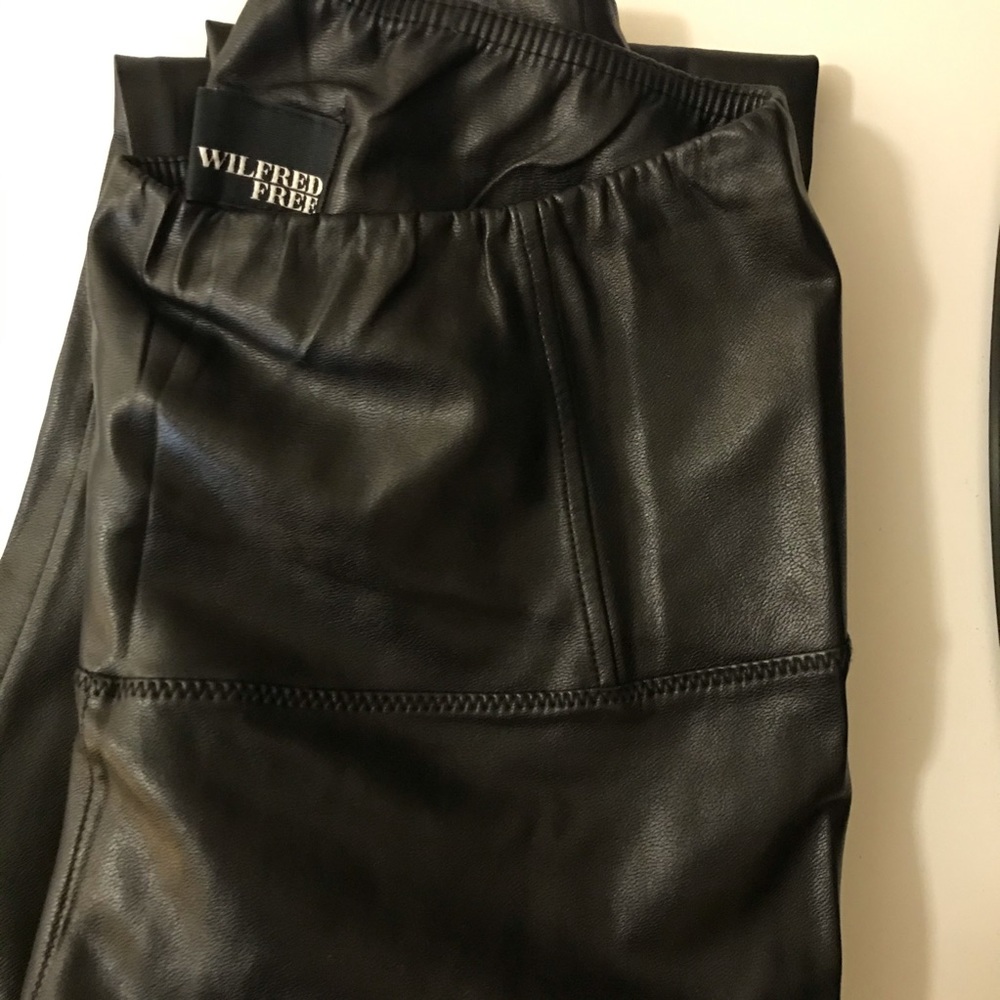 Aritzia Daria Legging
